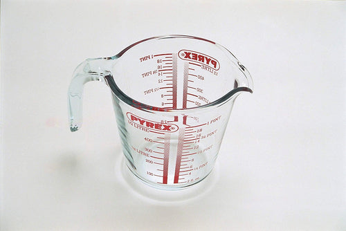 half liter Borosilicate pyrex measuring cup with red label